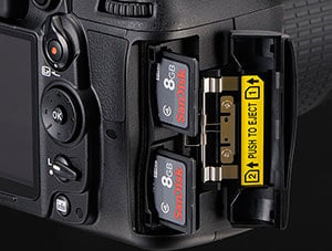 Nikon D7000 Dual Slots