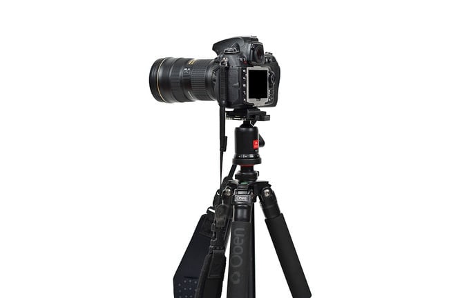 Oben AC-1410 with D700 mounted
