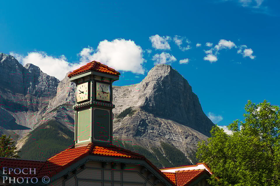 Downtown-Canmore-Clock-&-Mountains