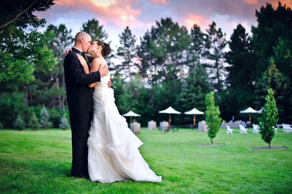 Bride and Groom Kissing Focus and Recompose Technique