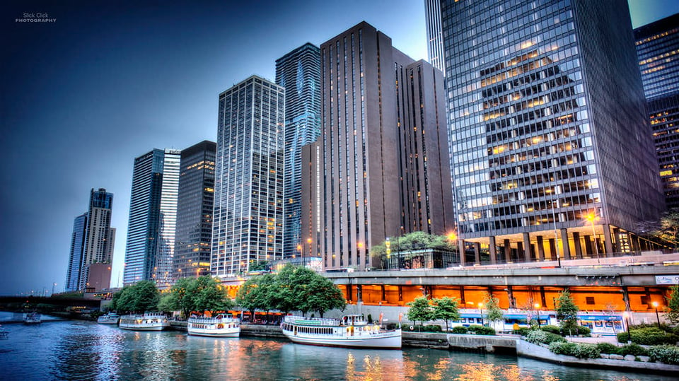 Eastern view of Chicago river walk