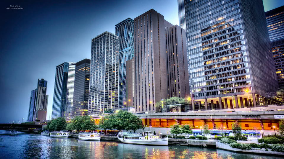 Eastern view of Chicago river walk