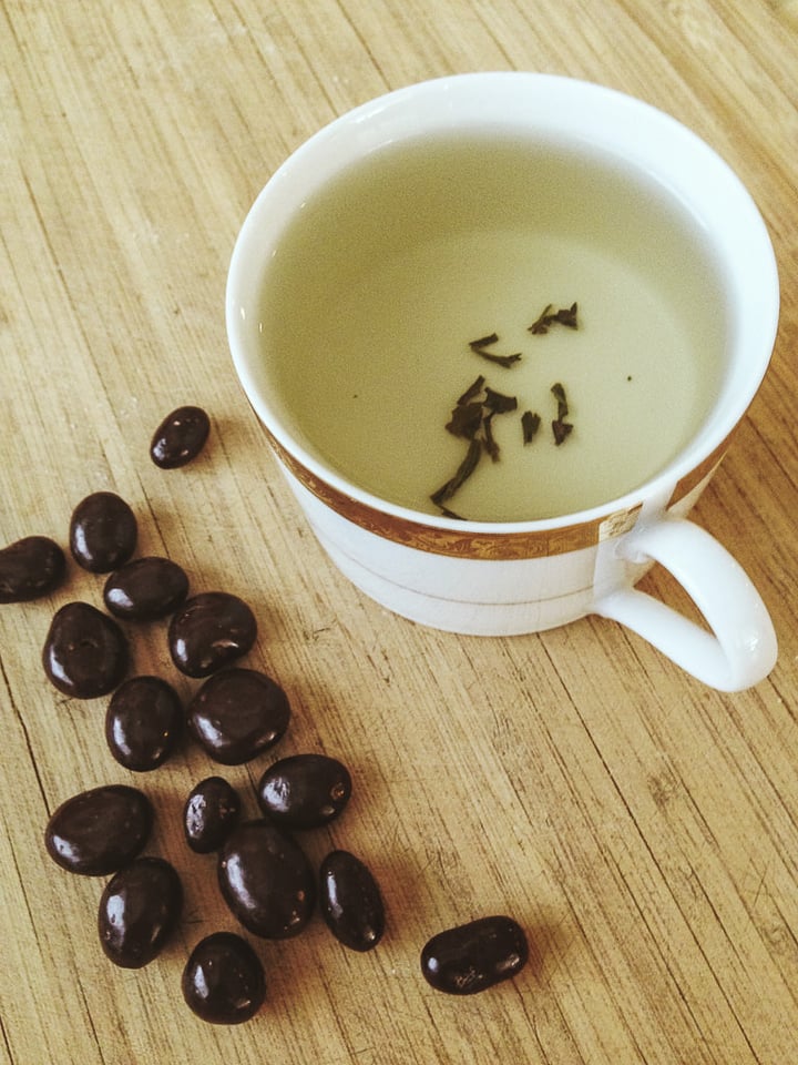 Green tea with chocolate