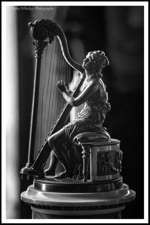 23 Harpist Waddesdon Manor