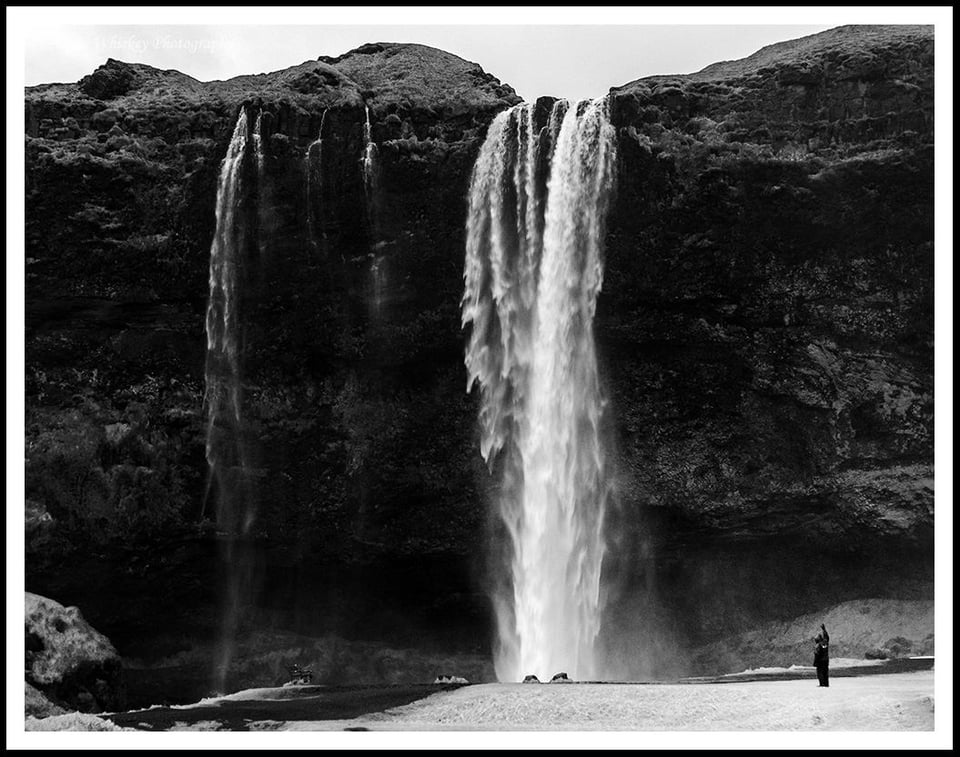 14 Seljalandfoss