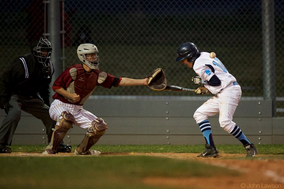 Baseball (1) ISO 12800 f_4 1_2000s 600mm