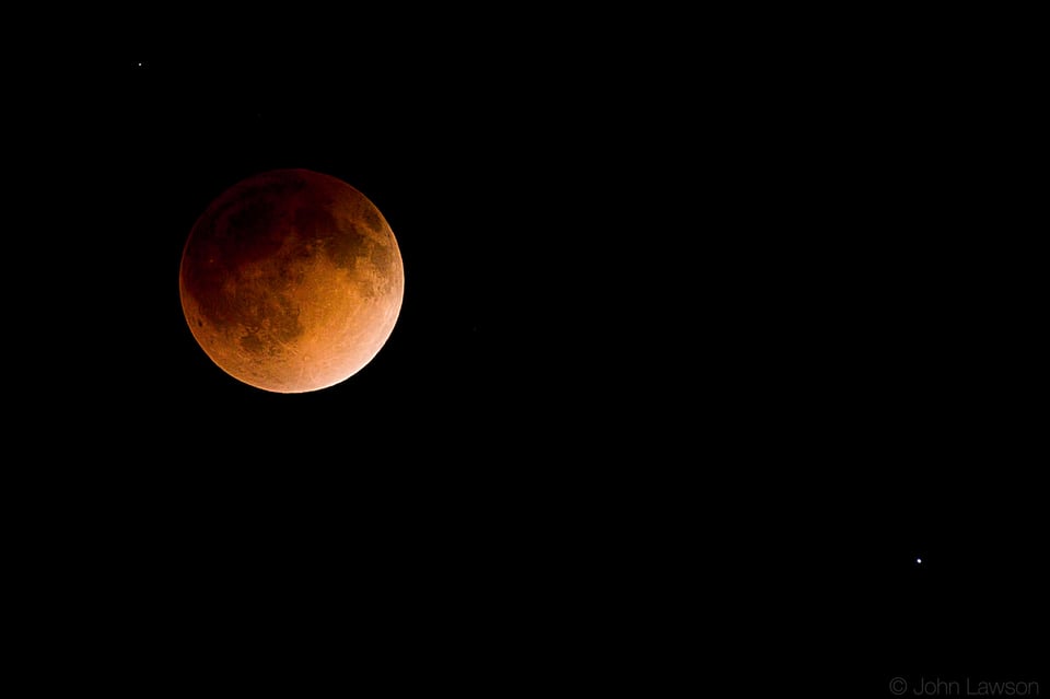 Lunar eclipse ISO 25600 f_5.6 1_50s 850mm