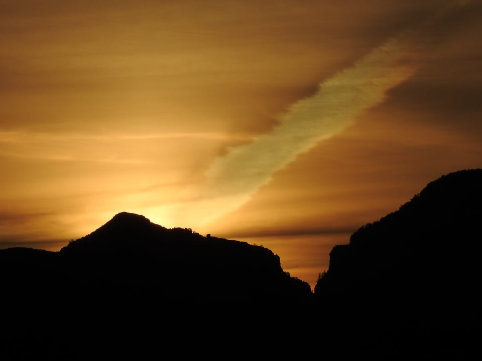 Verm-vapor-trail-sunrise-P900-3322 Verm-vapor-trail-sunrise-P900-3322