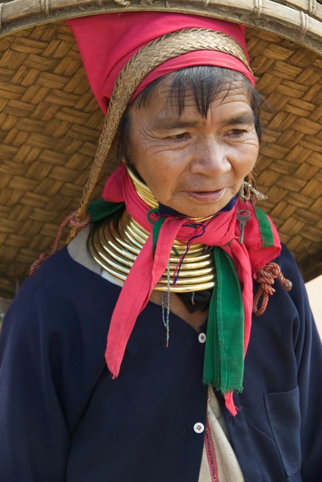 Long-Necked Padaung Ladies (11)