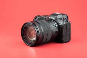 Canon RF 24-105mm f4L on EOS R5 Product Photo