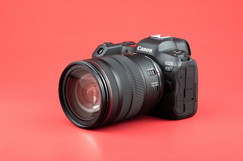 Canon RF 24-105mm f4L on EOS R5 Product Photo