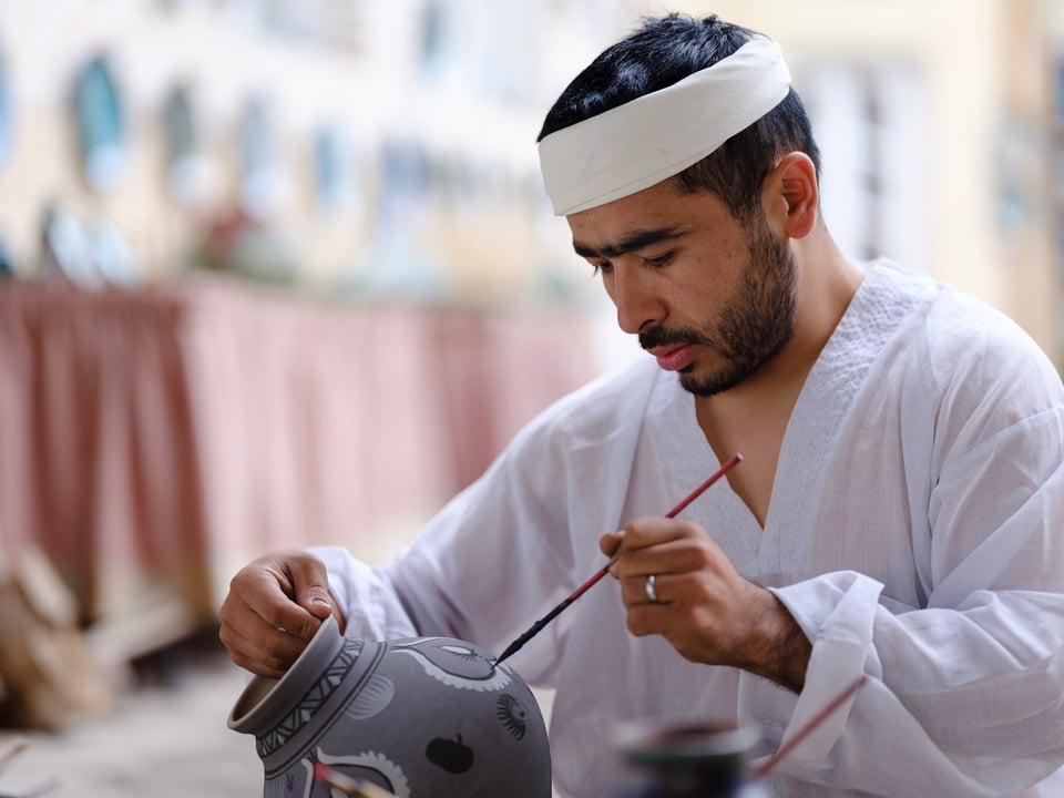 Rishtan craftsman apprentice working on a new piece