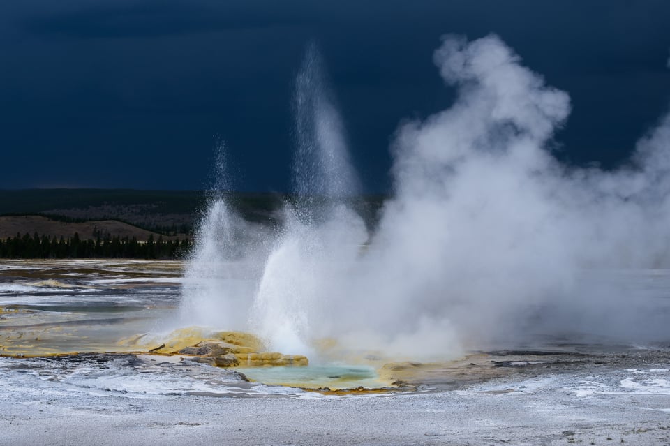 Autofocus Landscape Geyser