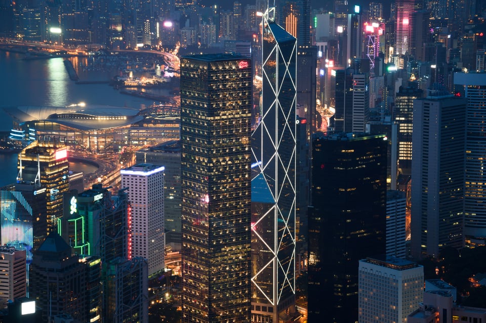 In this architectural photography sample from the Nikon D3500, Hong Kong lights up on a rainy night like in a scene from Blade Runner.