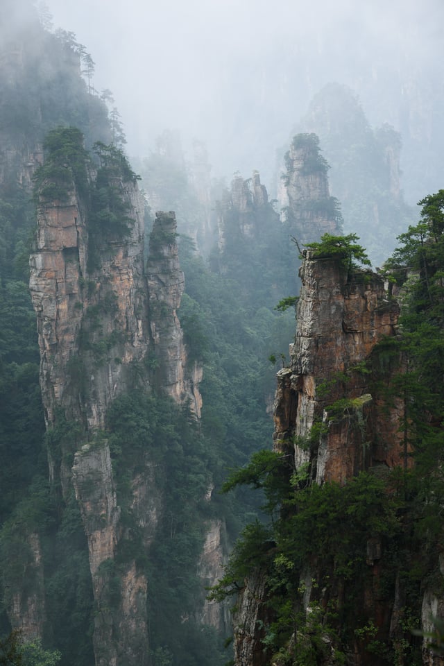 The Nikon D3500 is not a weatherproof camera, but it still works well in humid conditions and light rain. Here, mountains in Zhangjiajie are enveloped in fog.