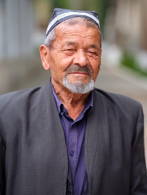 An elderly Uzbek man wearing a Doppa