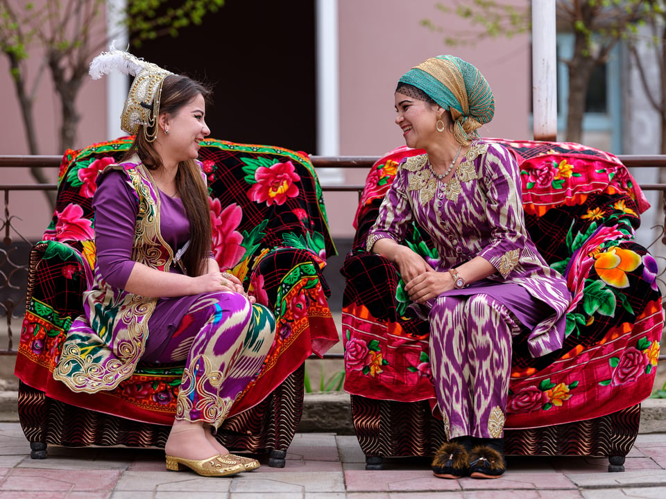 Two uzbek brides looking at each other
