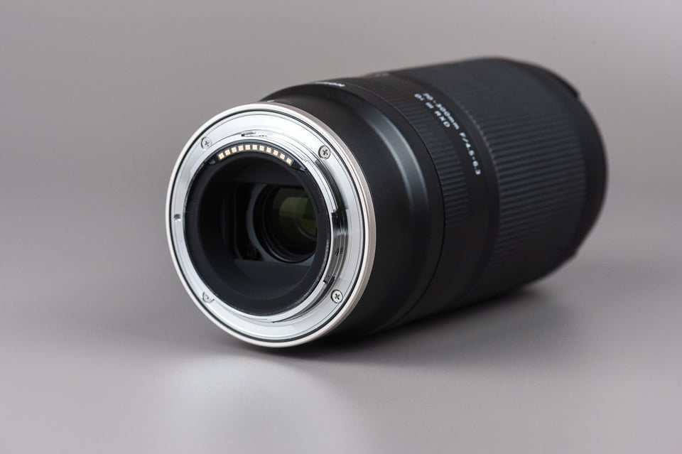 tamron-70-300-f4.5-6.3-product-image-rear-element
