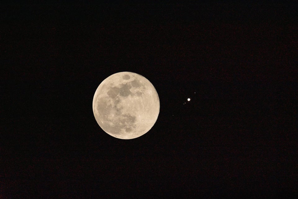 1739-Moon--Jupiter