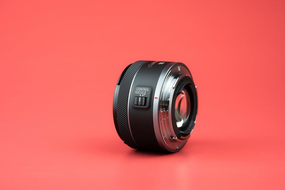 Canon RF 16mm f2.8 Rear Element, Lens Mount, and Focusing Switch