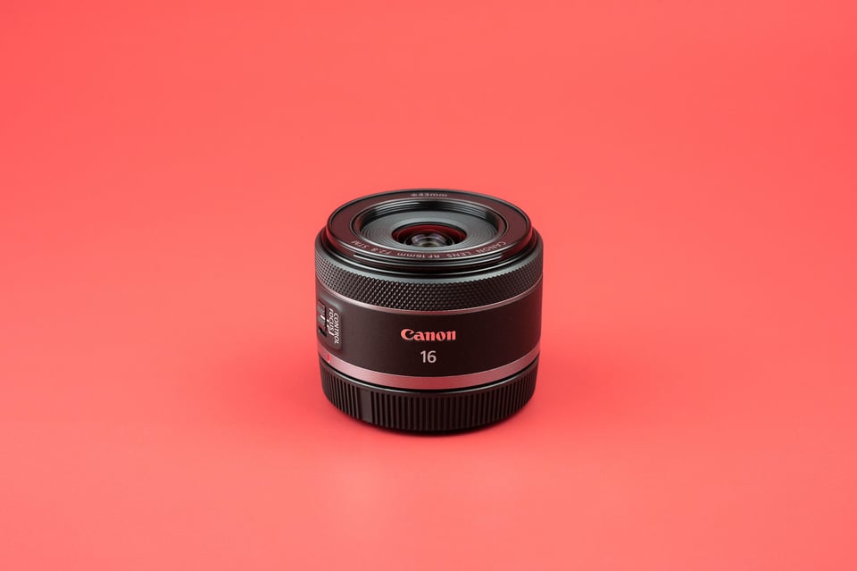 Canon RF 16mm f2.8 STM Product Photo