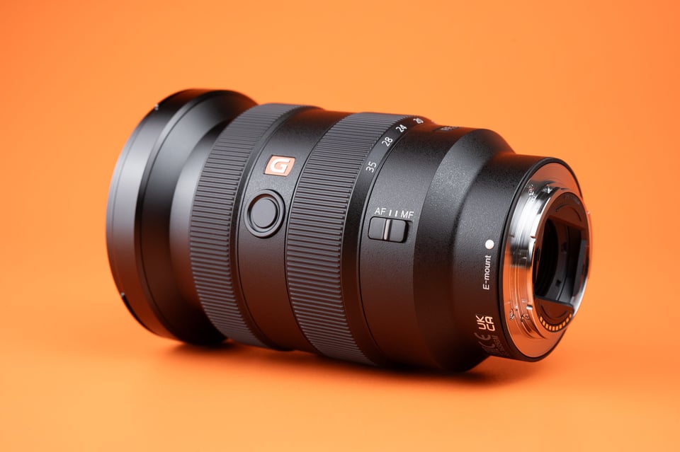 Sony-16-35mm-f2.8-GM-Product-Photo-Controls-Buttons-Switches