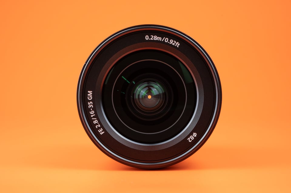 Sony-16-35mm-f2.8-GM-Product-Photo-Front-Element