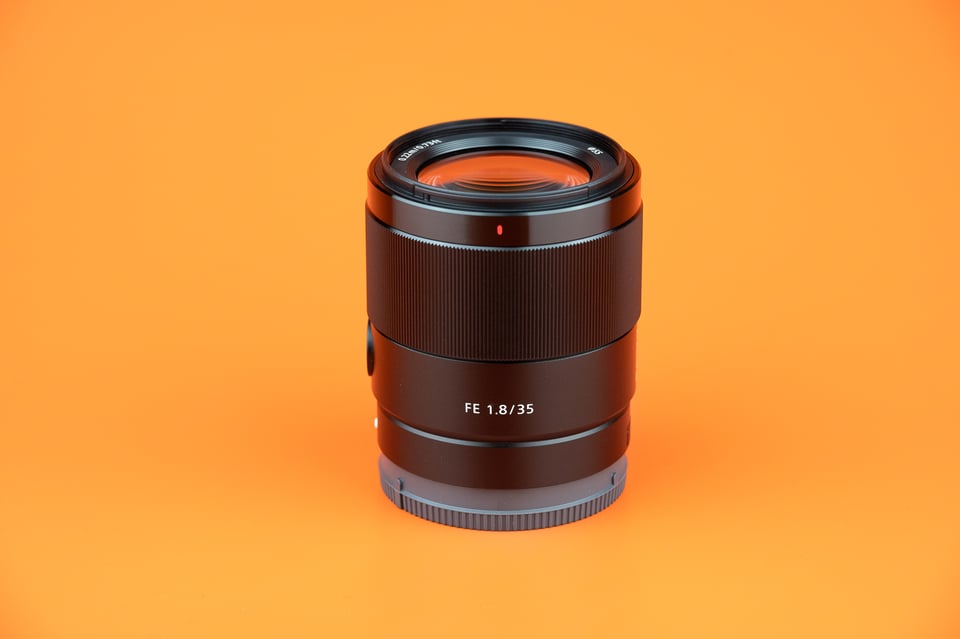 Sony-FE-35mm-f1.8-Product-Photo-00002