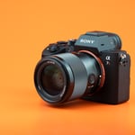 Sony-FE-35mm-f1.8-Product-Photo-00004