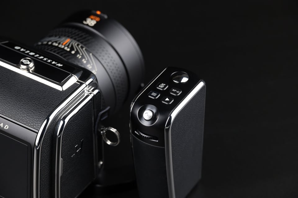 Hasselblad-907X-100C-Product-Photo-optional-control-grip