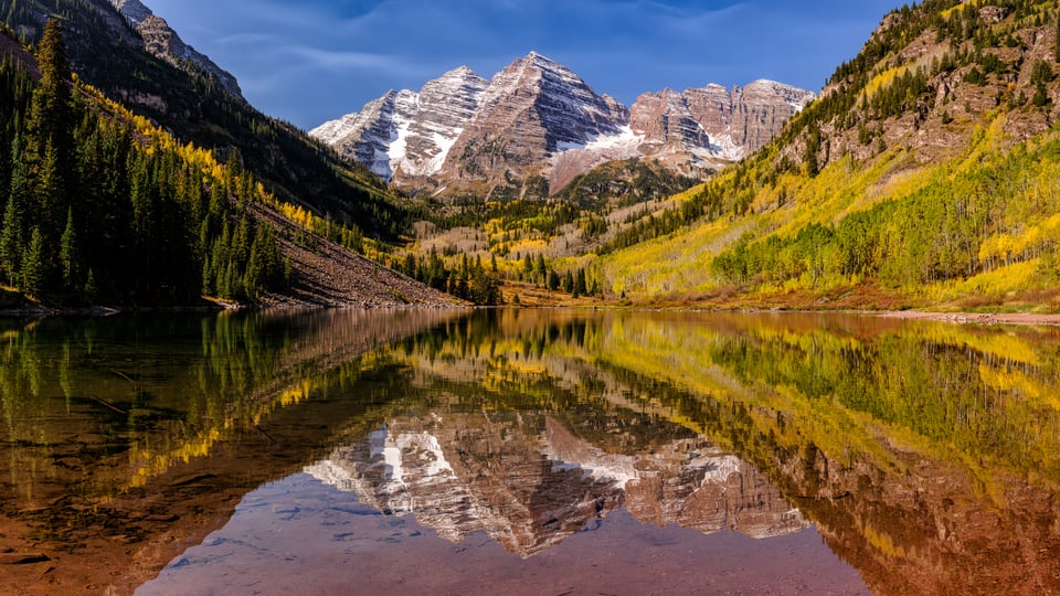 Maroon Bells in 4K resolution. Copyright © Nasim Mansurov