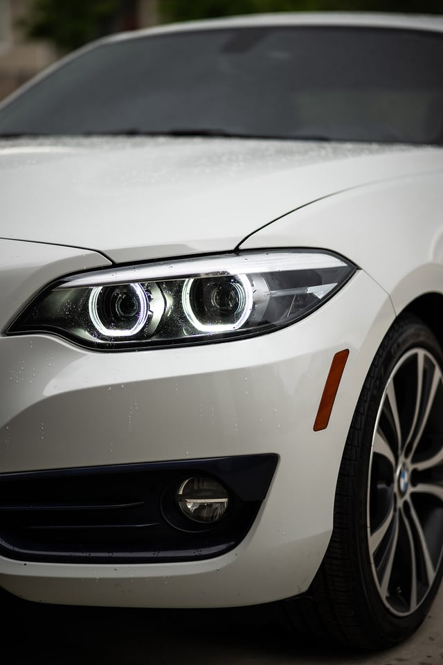 Voigtlander 75mm 1.5 Car Sample Photo Bokeh
