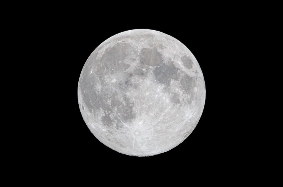 Full Moon 1 960x636 - عکاسی از ماه و ابرماه