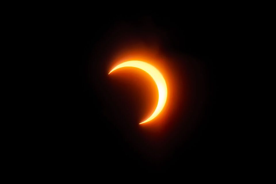 Annular Eclipse at Balloon Fiesta (70-200 mm GM on Sony A1) : r/SonyAlpha