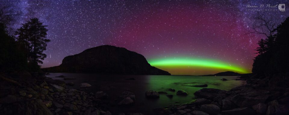 Aurora borealis next to Mt. Kineo