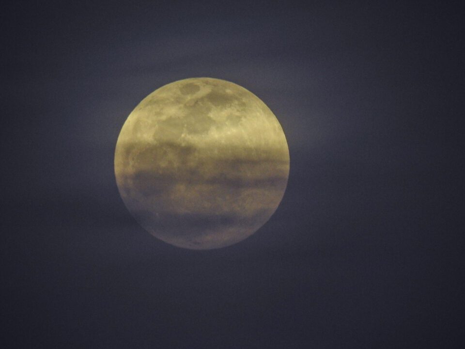 Verm-moon-cloud-layers-P900-3209