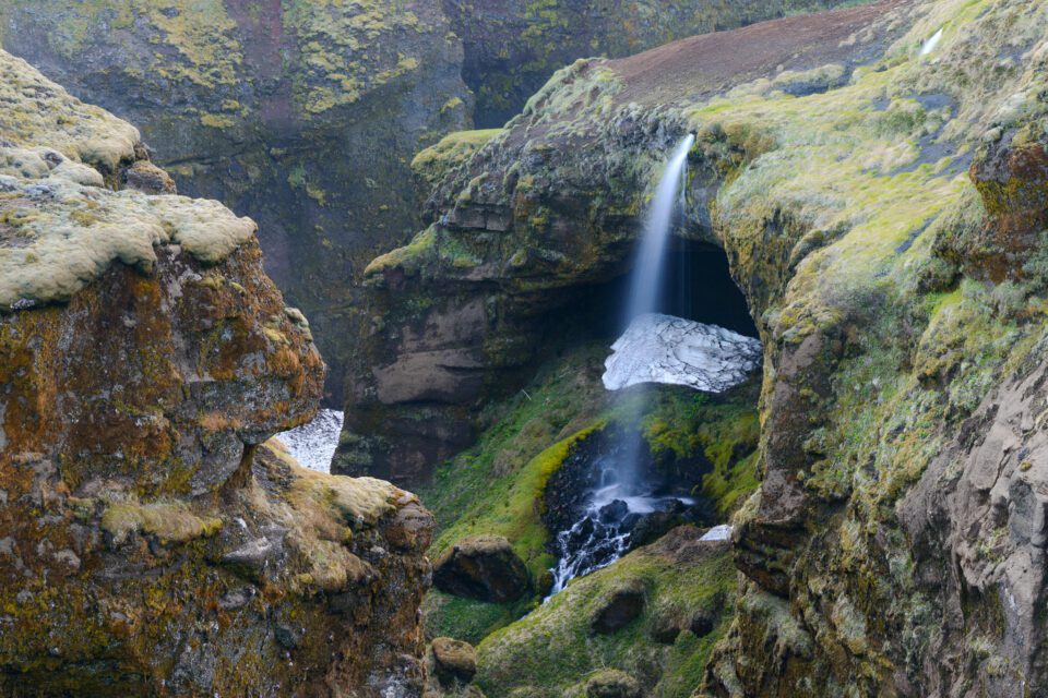 Cascada subterránea