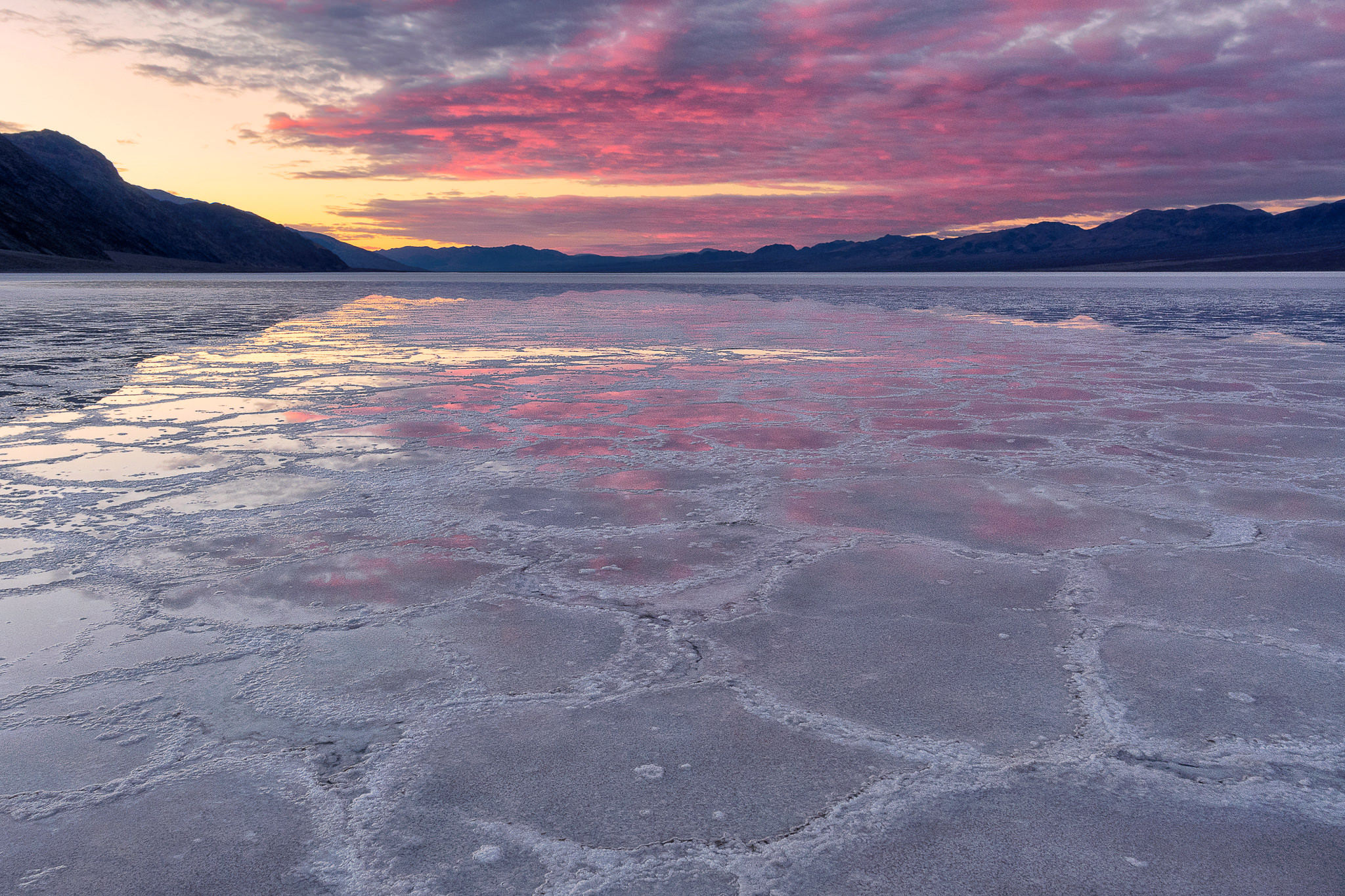 Badwater. Озеро Бэдуотер в долине смерти. Badwater Долина смерти. Бадуотер Бейсин. Солончак Бэдуотер.