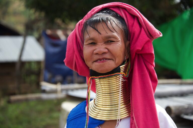 Photographing the Long-Necked Padaung Ladies