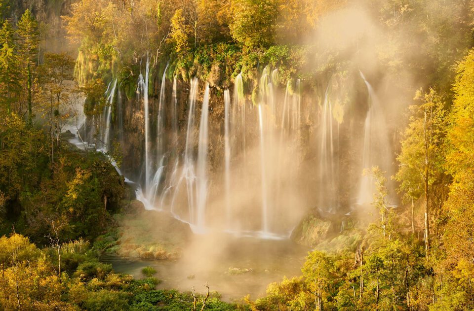 Sunrise in the Plitvice Lakes captured by Sony A7 III mirrorless camera