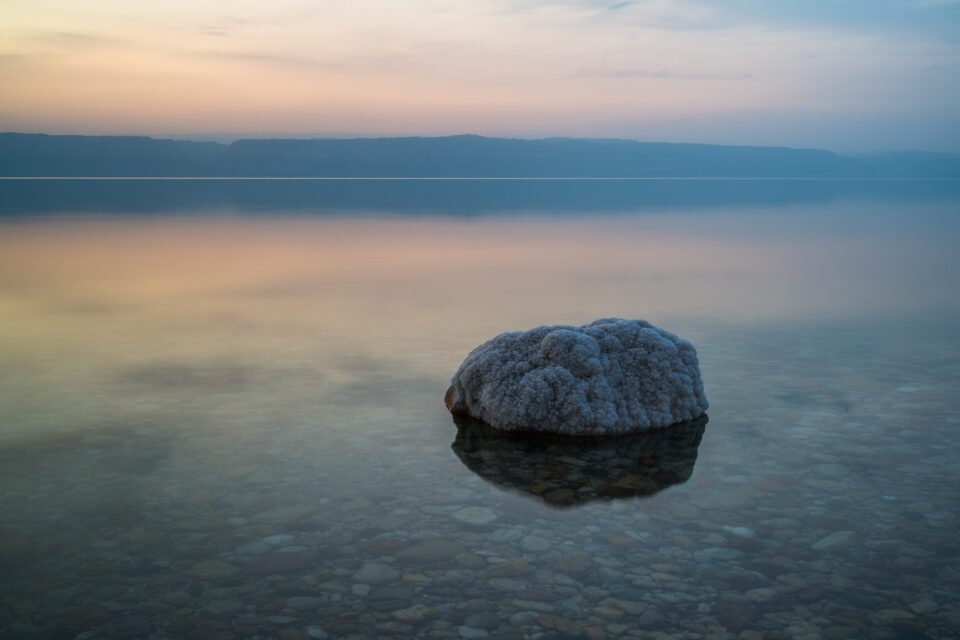 I took this landscape photo with the Nikon Z7 at the Dead Sea in Jordan at sunset.