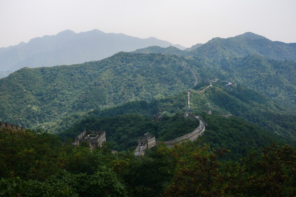 The Nikon D3500 is very good for travel photography because of its light weight. This sample photo from the Nikon D3500 shows the Great Wall of China on a summer afternoon.