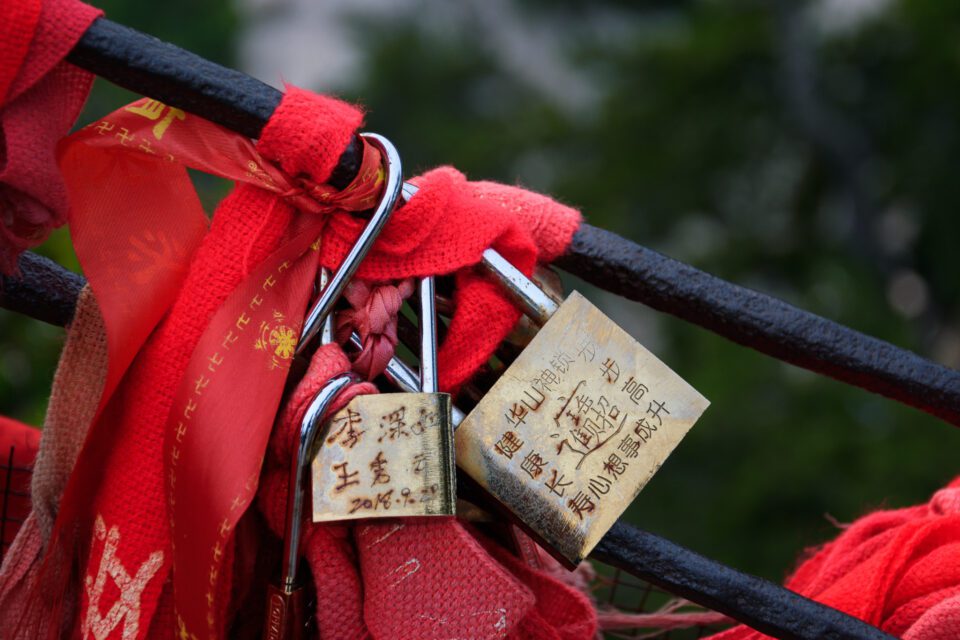 This sample photo from the Nikon D3500 shows a lock and red ribbons on a fence in China, specifically Huashan mountain.