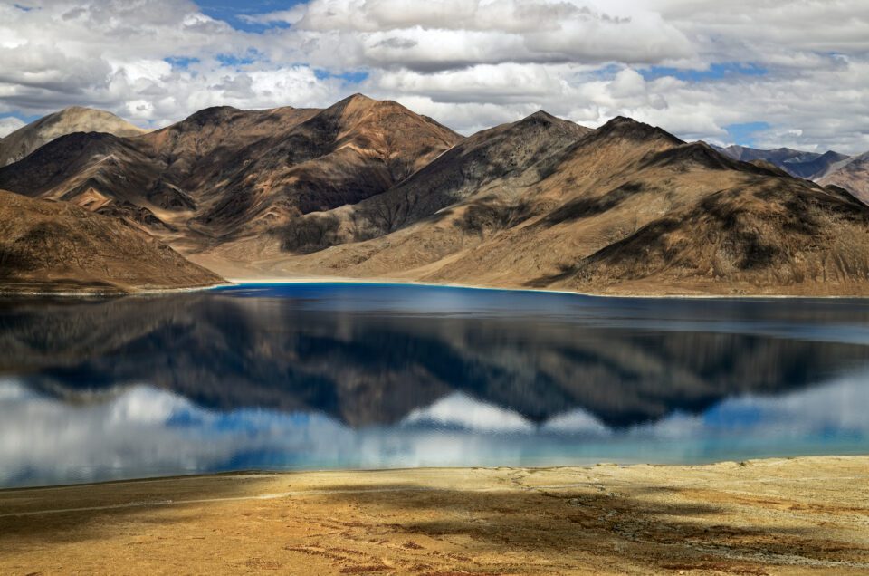 Mountain lake reflection - how to capture reflection photos