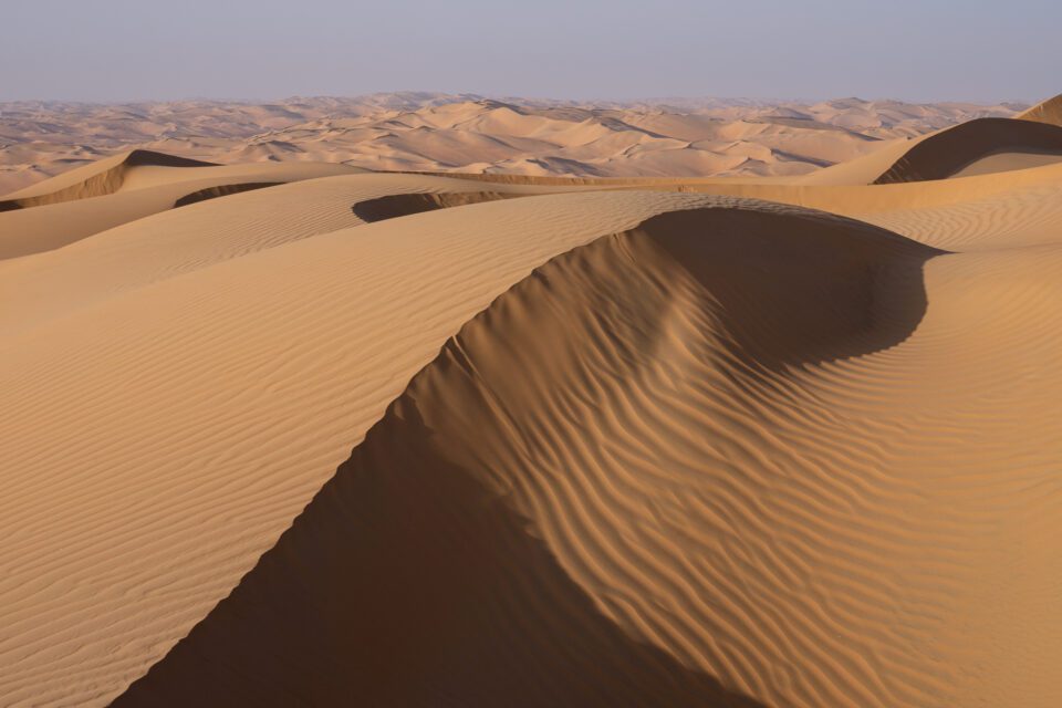 Version couleur de la photo d'ombre des dunes de sable