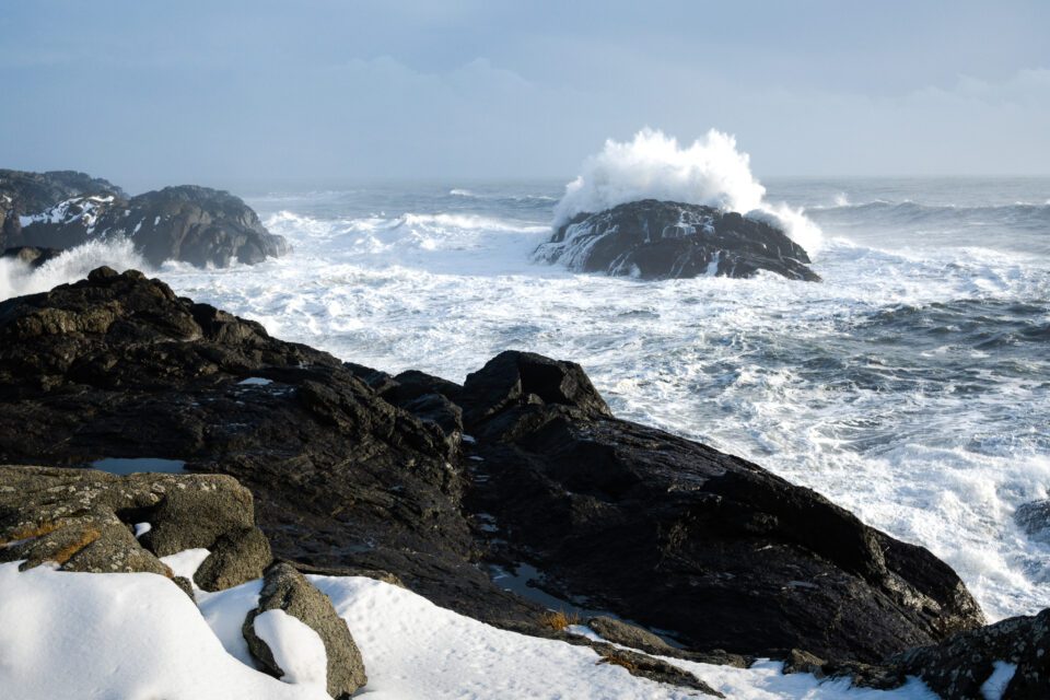 Ocean Waves in Iceland Nikon Z 28mm f2.8 Review