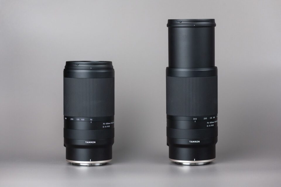 tamron-70-300-f4.5-6.3-produit-image-taille-comparaison-zoom-arrière-vs-zoom-avant