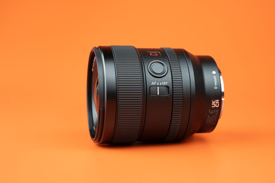 Sony-24mm-f1.4-GM-Product-Photo-Side-View-1