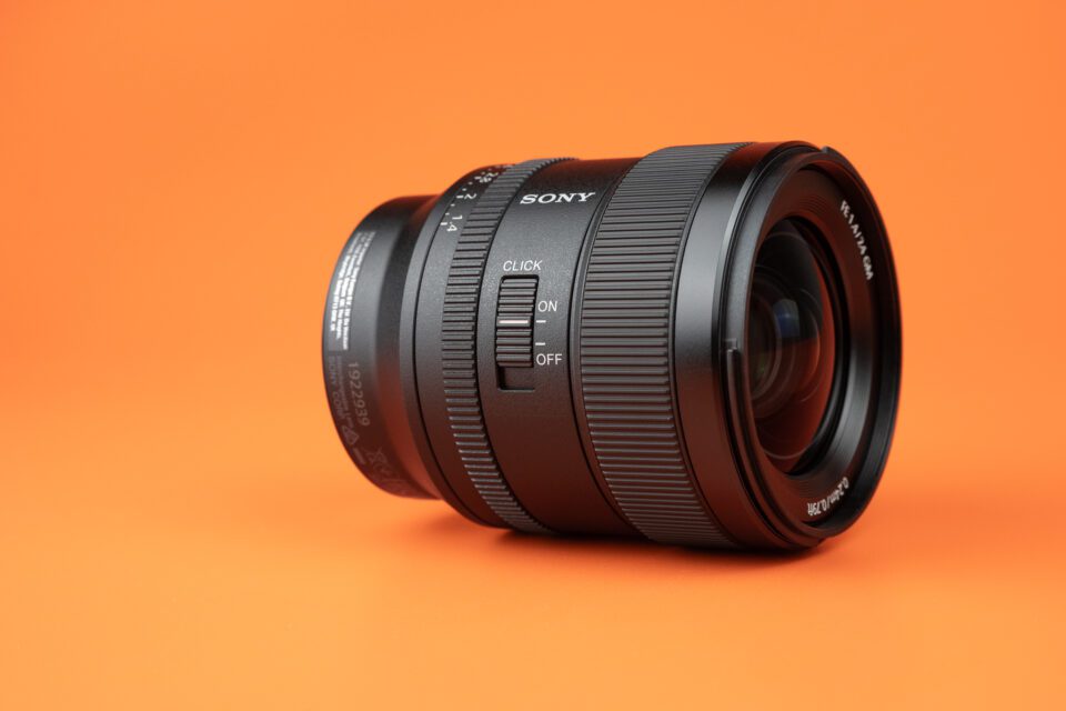 Sony-24mm-f1.4-GM-Product-Photo-side-view-2