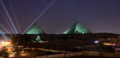 Pyramiden beleuchtet